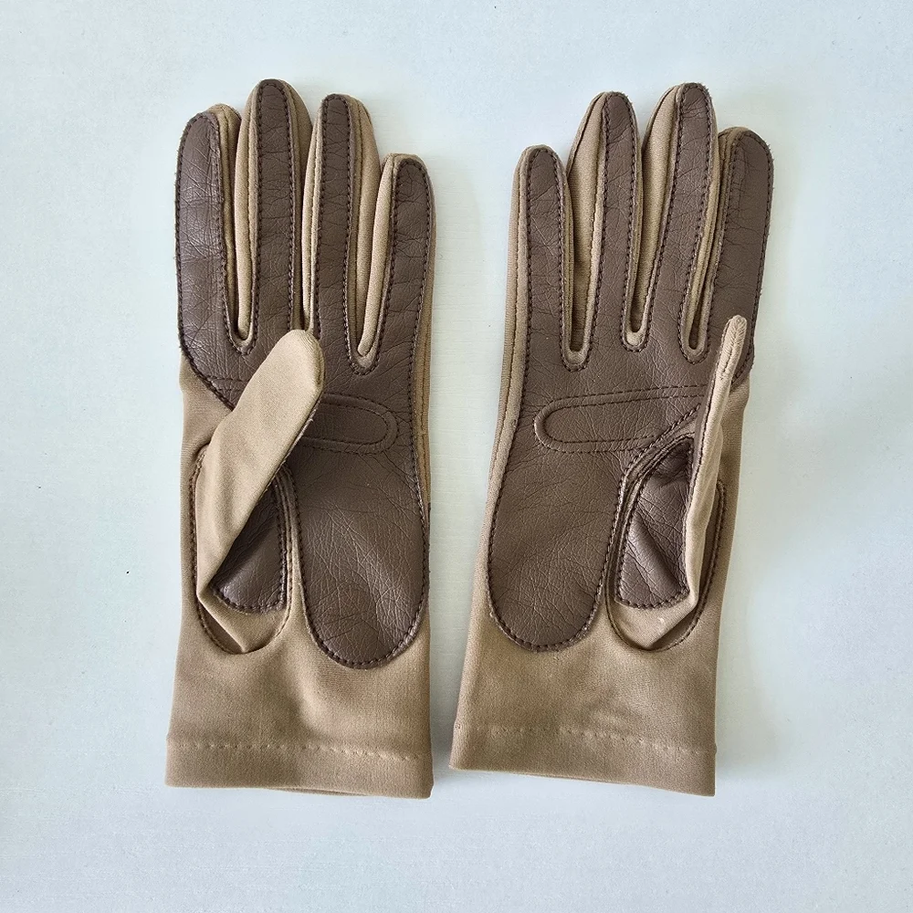 Leggs Sheer Energy Classic Tan Women's Stretchy Gloves with Brown Accent - OS